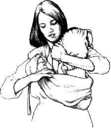 Начальный этап усаживания ребенка в лоскутный держатель (слинг)
